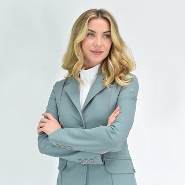 https://cdn.shopify.com/s/files/1/1110/7162/files/equestrian_show_jacket_for_horses_naty_basil_1.jpg?v=1736846167